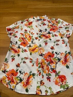 d&co. Button down floral blouse size xsmall .